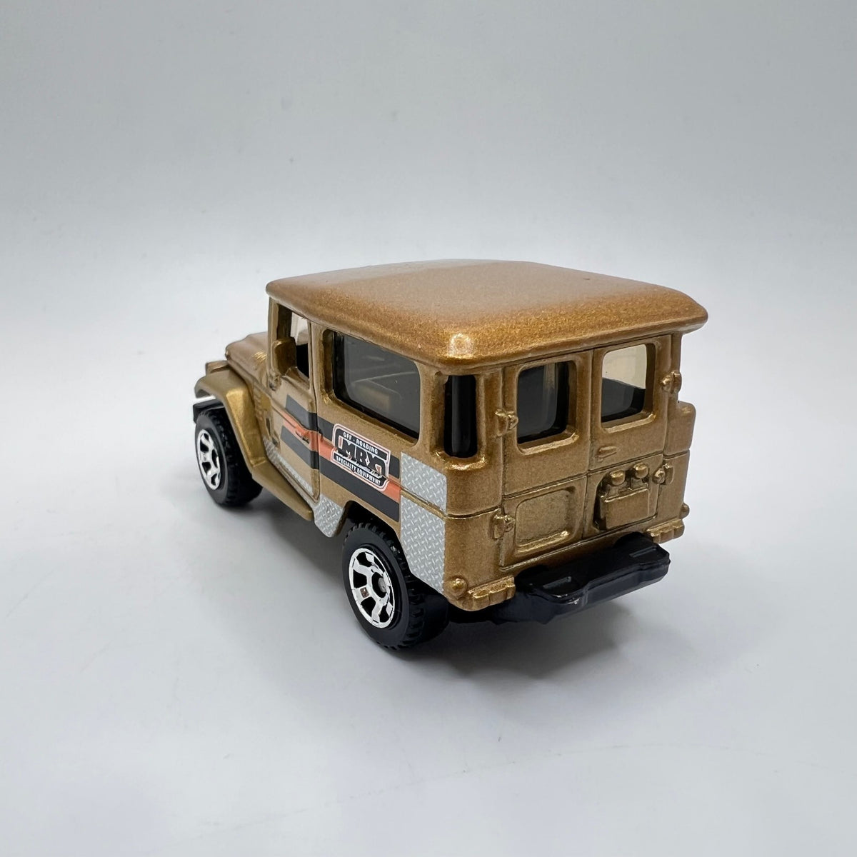 Matchbox Toyota FJ40 Land Cruiser 1968 Gold MBX LOOSE 1/64