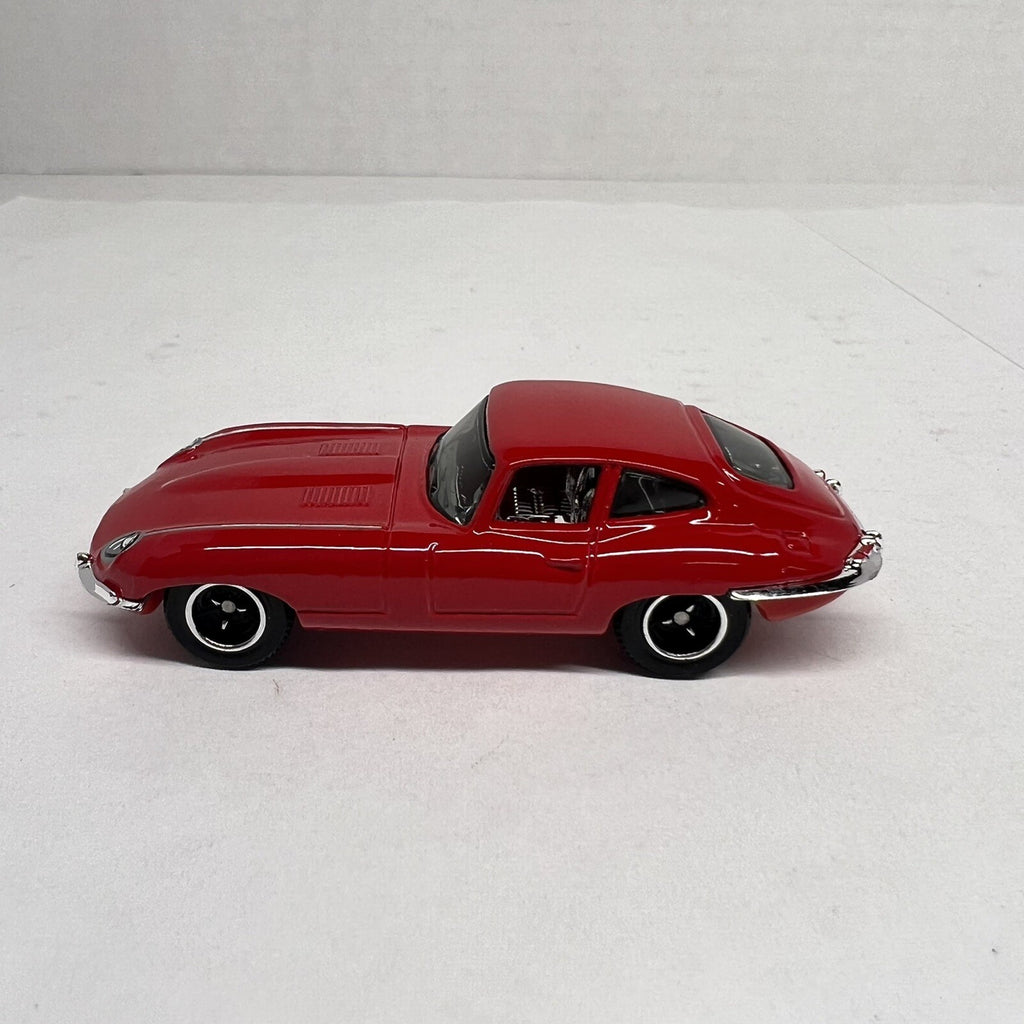 2005 Matchbox 1961 E-Type Jaguar Coupe Red MB688