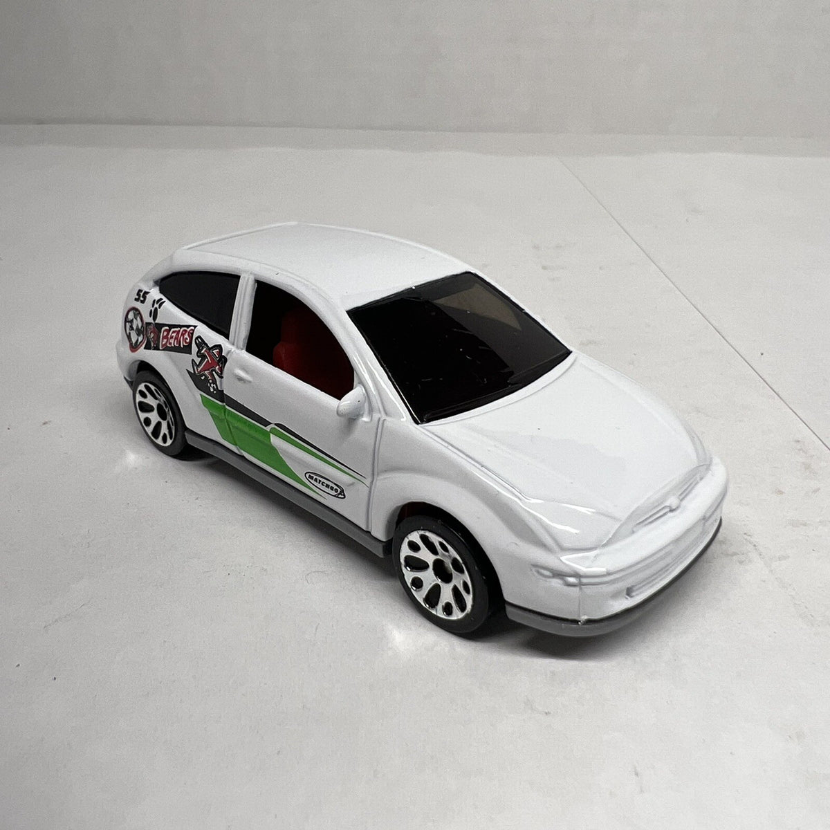 MATCHBOX White FORD FOCUS 2DOOR CAR Bears Scoccer#55 - SCALE 1/57 -1999
