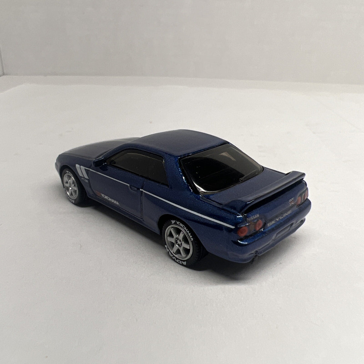 Hot Wheels Nissan Skyline GT-R R32 Dark Blue With Real Riders