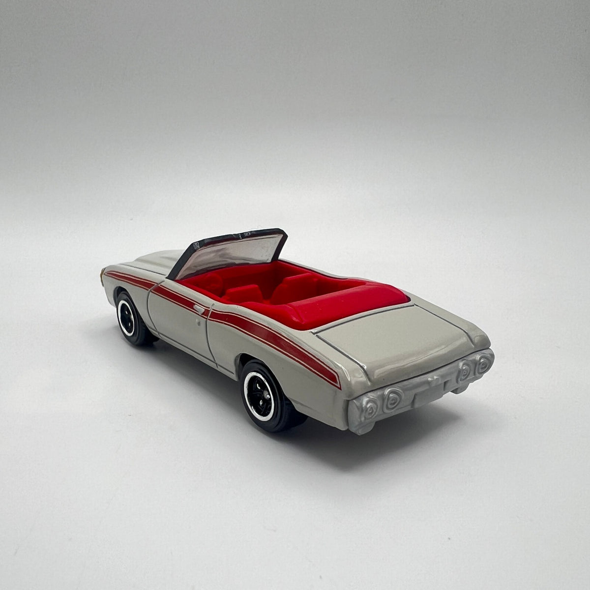 Matchbox 1971 Chevy Chevelle Convertible Light Gray Red Stripes LOOSE 1/64