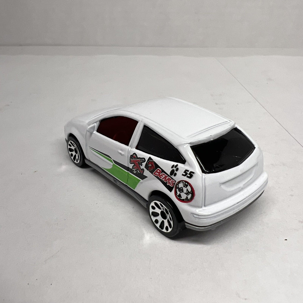 MATCHBOX White FORD FOCUS 2DOOR CAR Bears Scoccer#55 - SCALE 1/57 -1999