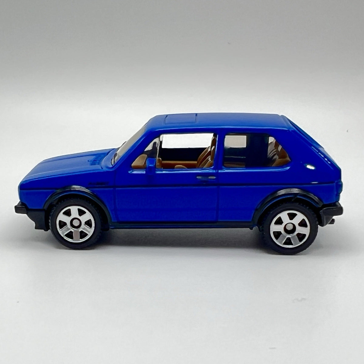 1976 VOLKSWAGEN GOLF GTI MK 1 Diorama Collectible DieCast Model Car 1:64 LOOSE