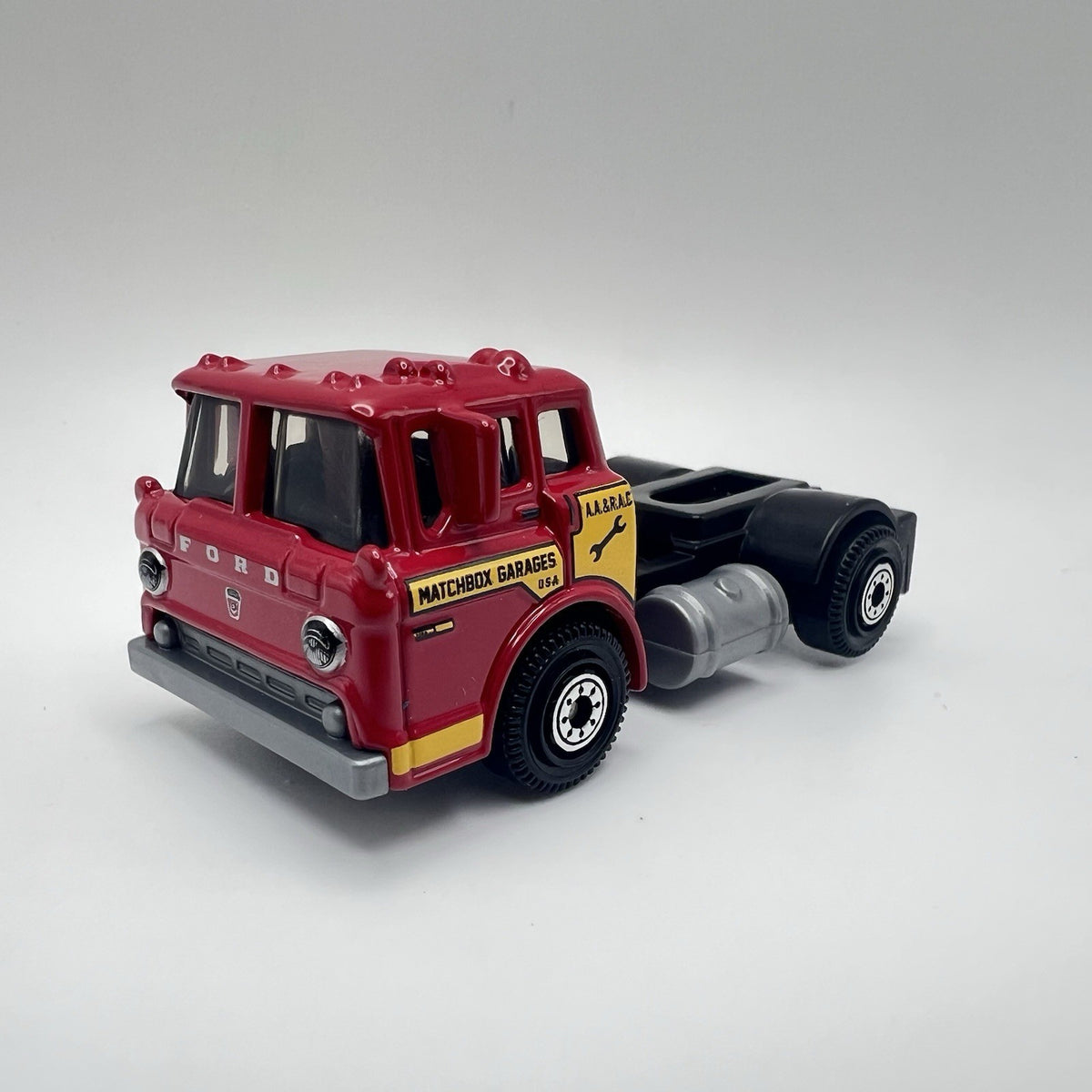 1965 65 Ford C900 Connect Collectible 1/64 Scale Diecast Diorama Model
