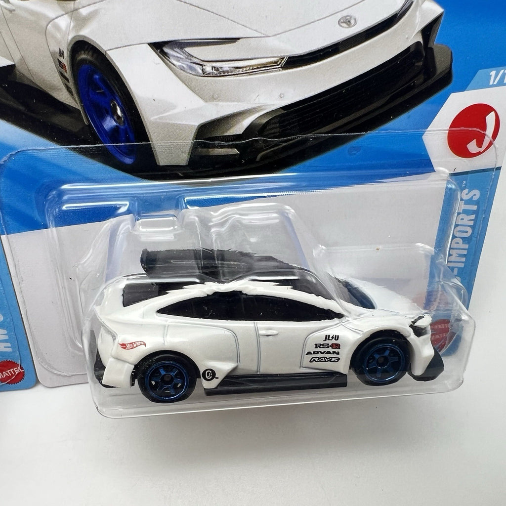 Hot Wheels 2026 Toyota Prius Variants (Roof Carrier & No Roof) Lot of 2 pcs NEW