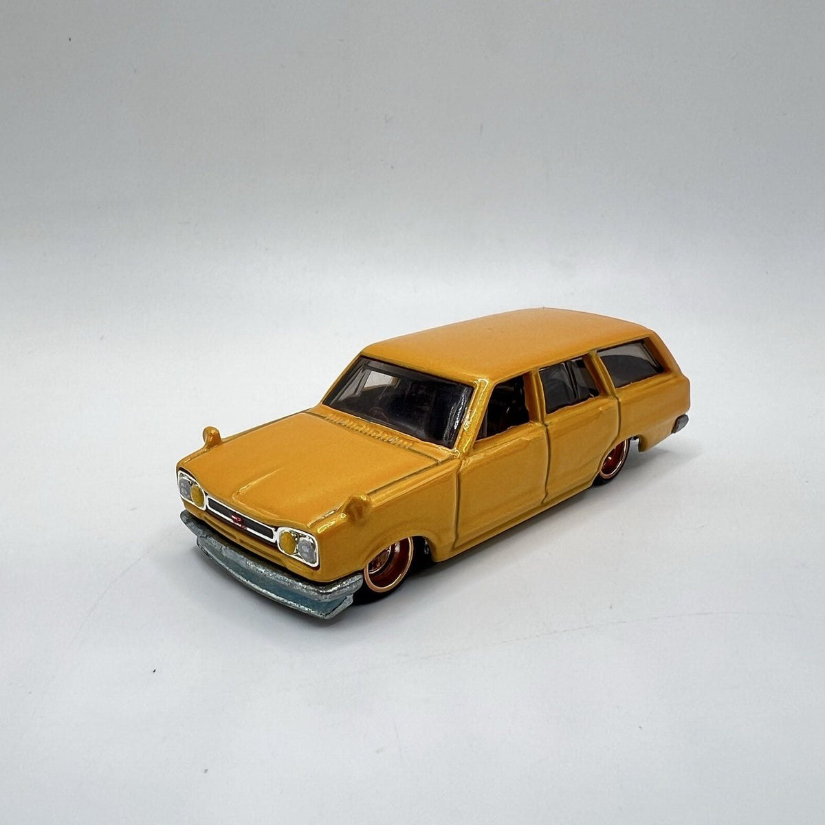 Custom Hot Wheels 69 Nissan Skyline Van With Real Riders