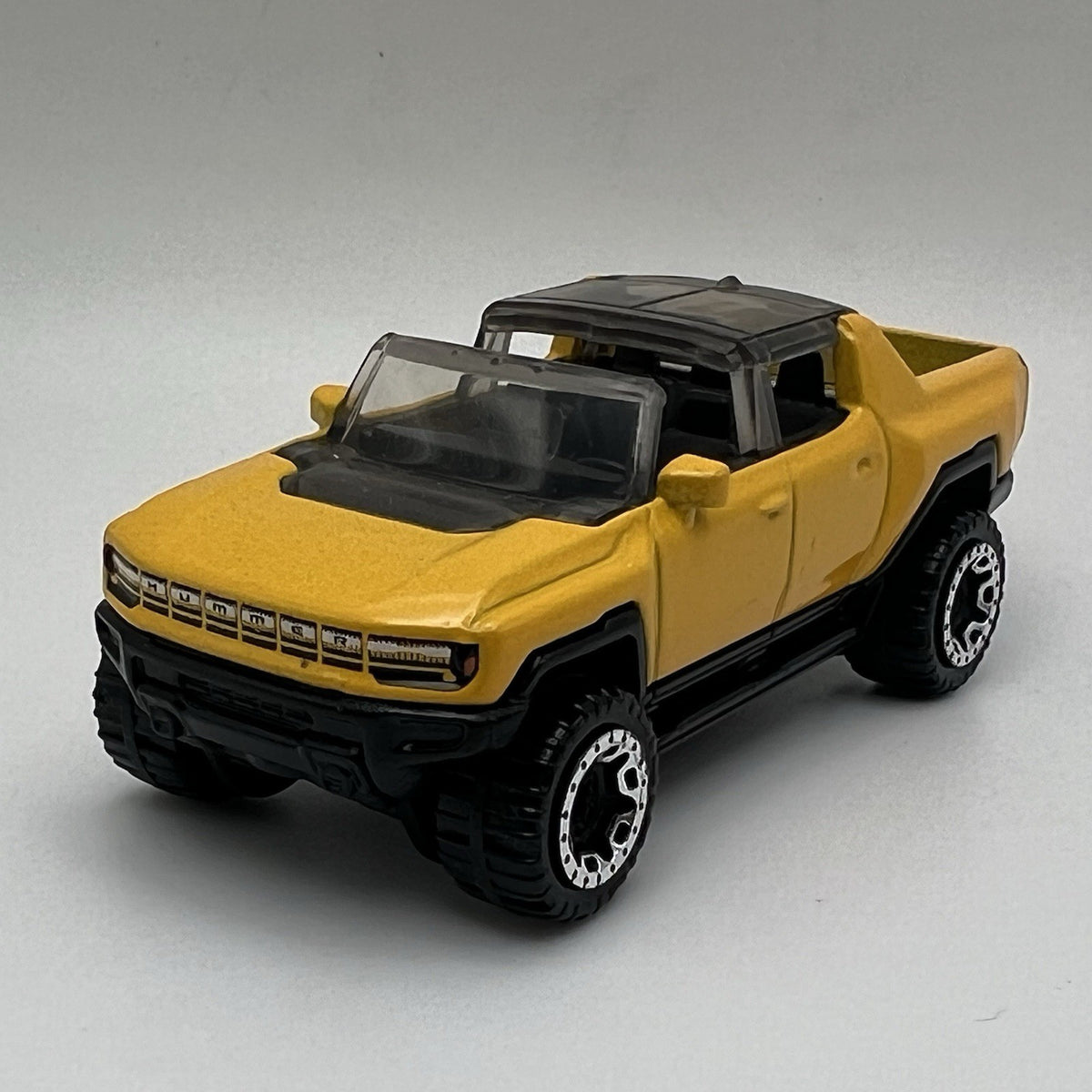 2022 22 GMC Hummer EV Collectible 1/64 Scale Diecast Diorama Model