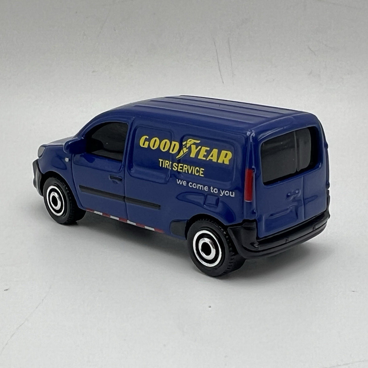 2018 18 Renault Kangoo Express Collectible 1/64 Scale Diecast Diorama Model