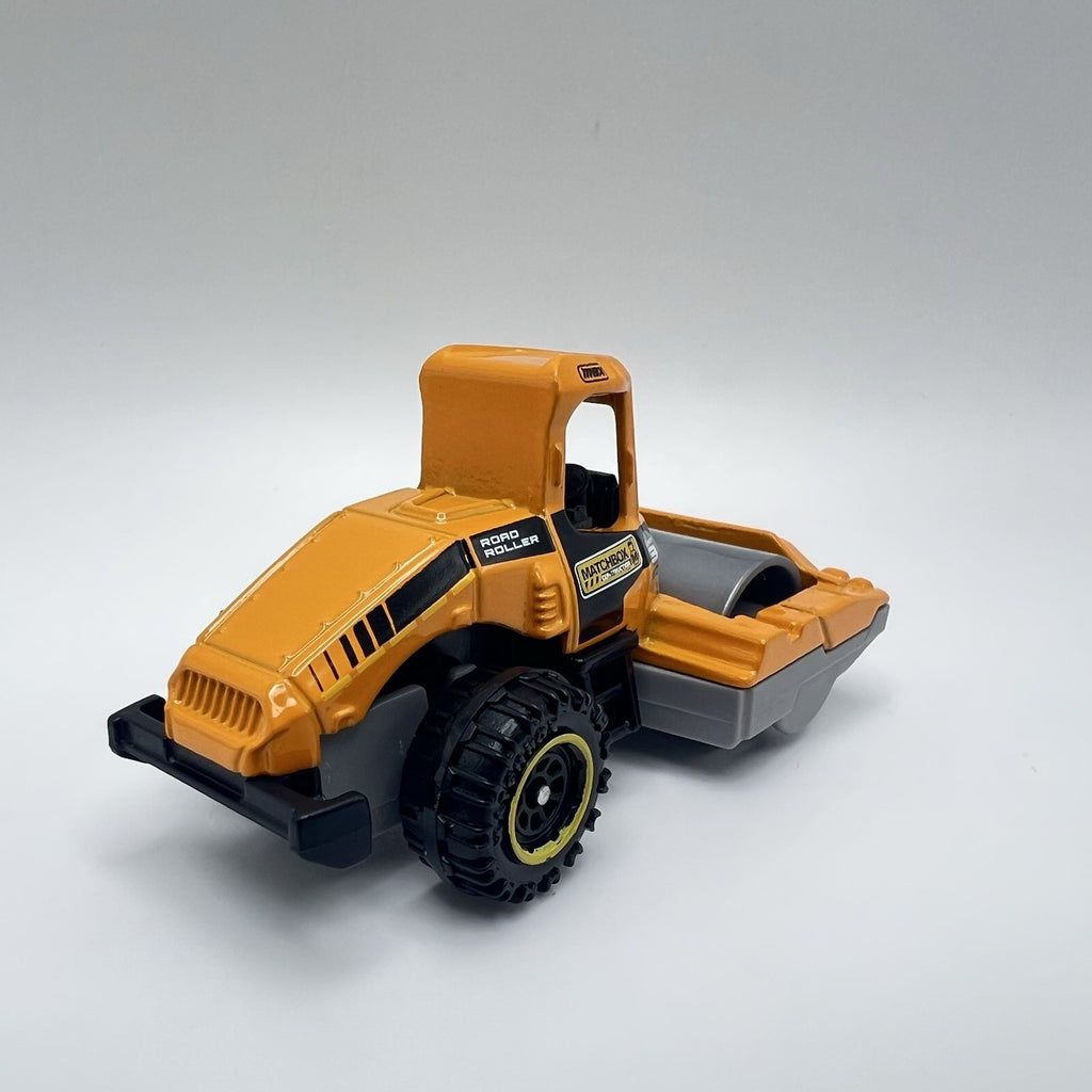 CONSTRUCTION ROAD ROLLER YELLOW 1:64 SCALE COLLECTIBLE DIORAMA DIECAST MODEL CAR