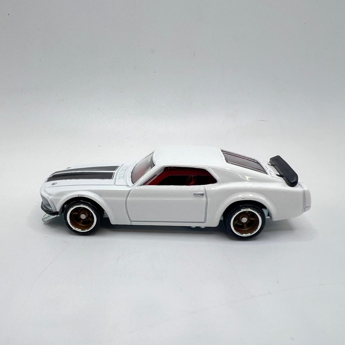 Hot Wheels '69 Ford Mustang Boss 302 White Black Stripes Real Riders LOOSE