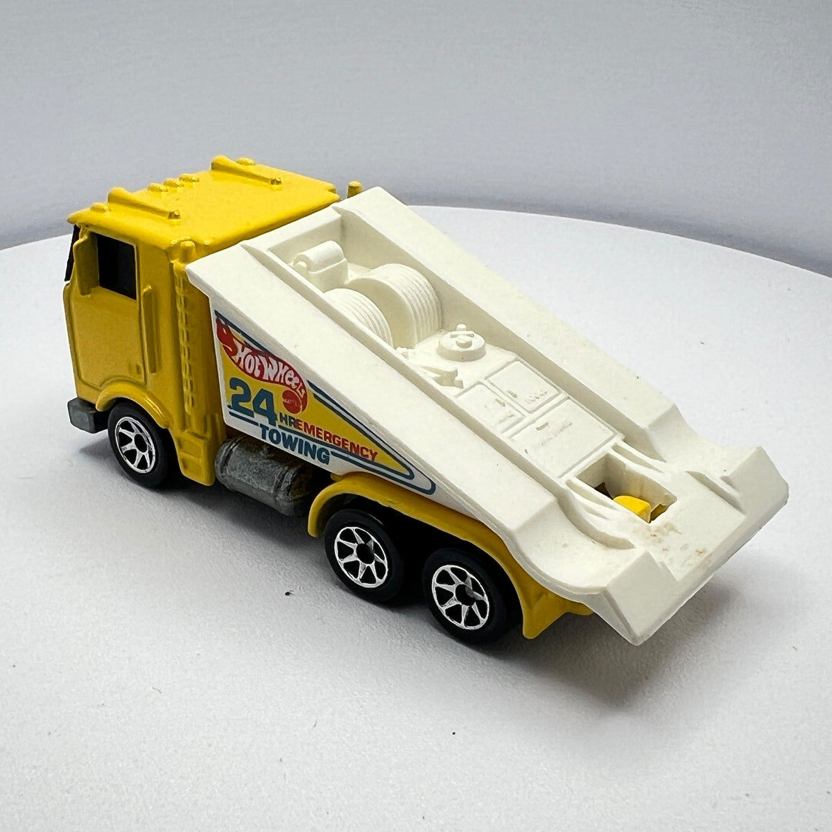 Hot Wheels Ramp Truck Yellow 24 HR Emergency Towing LOOSE 1/64