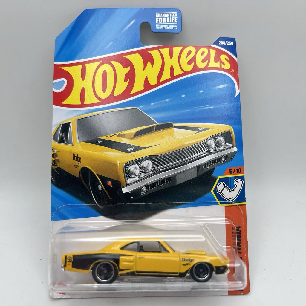 2025 HOT WHEELS MUSCLE MANIA #5/10 YELLOW '69 DODGE CORONET SUPERBEE