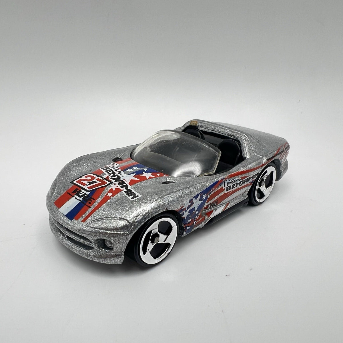 1992-1995 Dodge Viper SR1 RT/10 Collectible 1/64 Scale Diecast Diorama Model