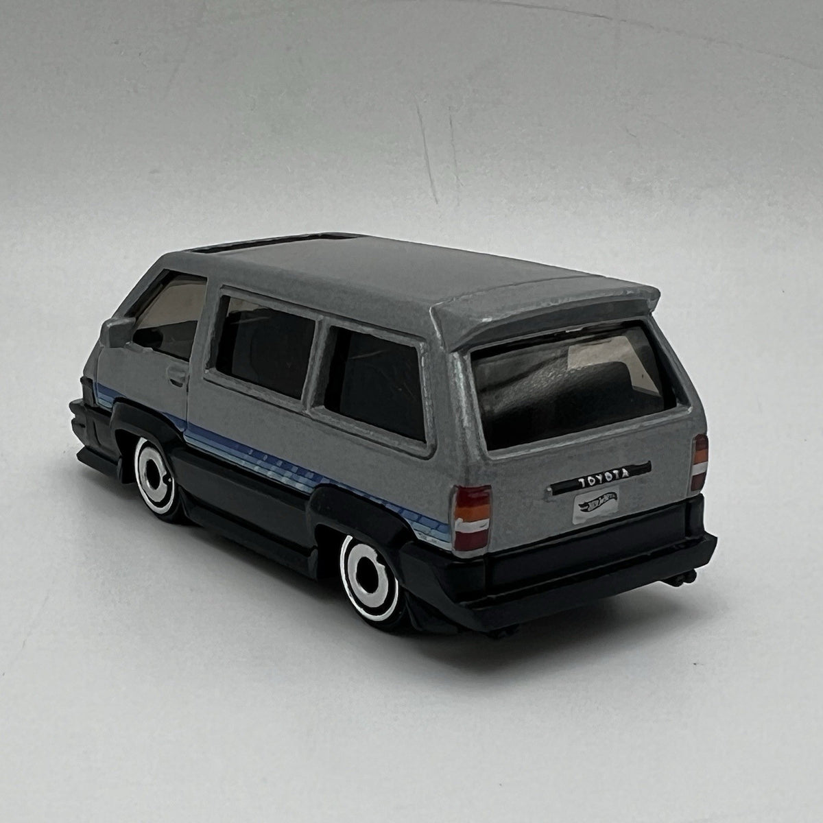 1986 86 Toyota Van Collectible 1/64 Scale Diecast Diorama Model J156