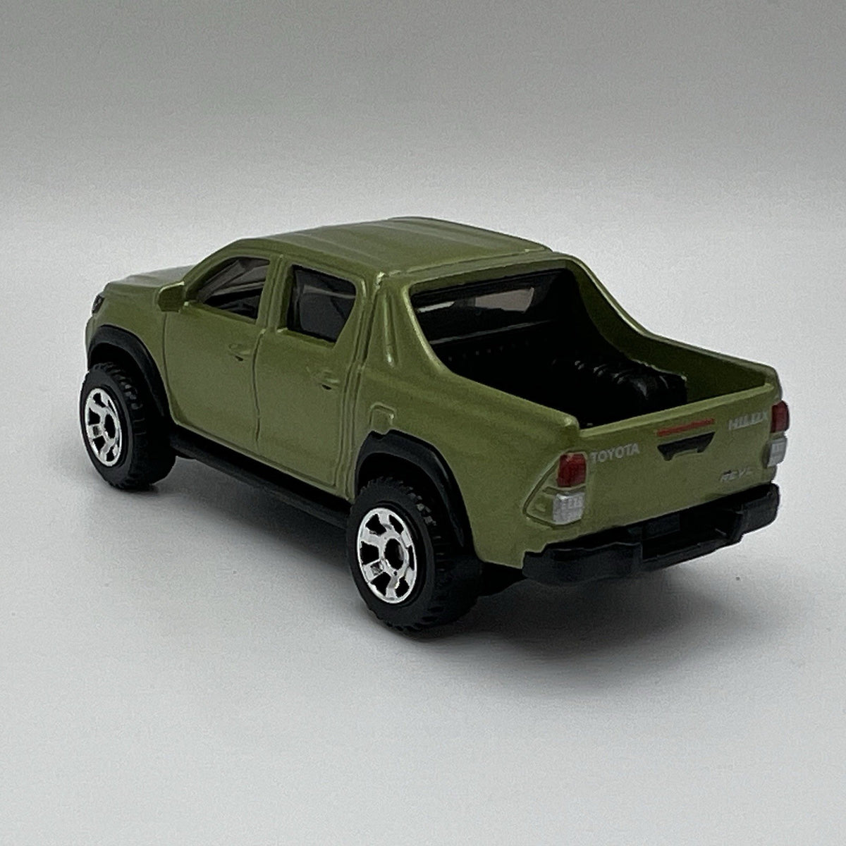 2018 Toyota Hilux Light Green 1:64 Scale Diecast Diorama Pickup Truck #40