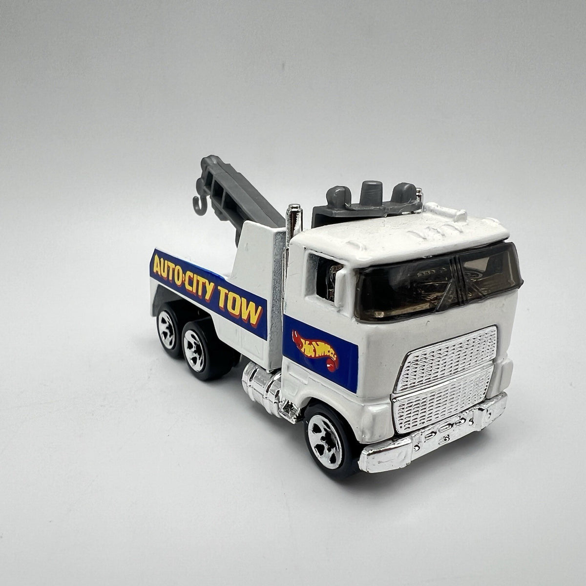 Vintage Hot Wheels 1981 Auto-City Tow Truck White Diecast Vintage Truck