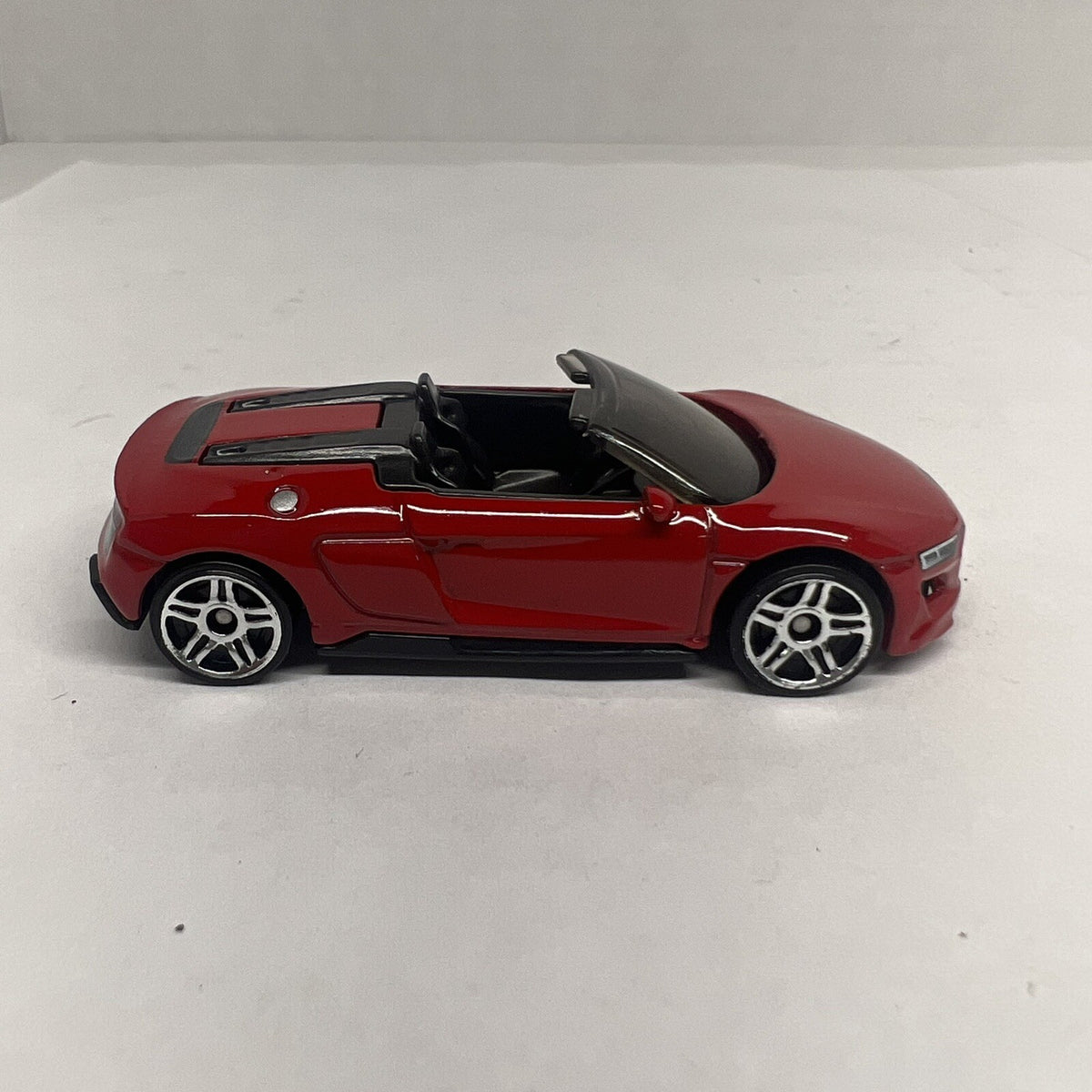 2019 Audi R8 Spyder * 1:64 Scale Diecast Model Diorama Hot Wheels *