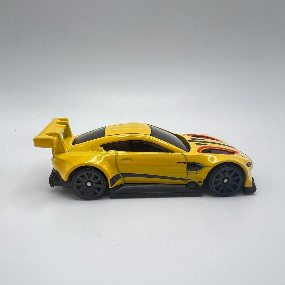 Hot Wheels Aston Martin Vantage GTE Yellow LOOSE 1/64