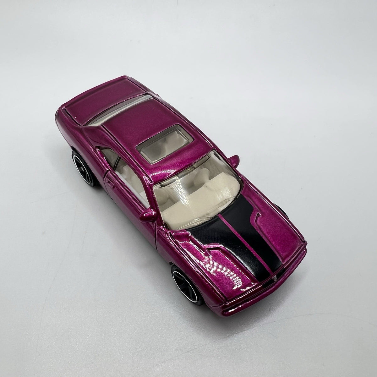 2008 08 Dodge Challenger SRT8 Collectible 1/64 Scale Diecast Diorama Model