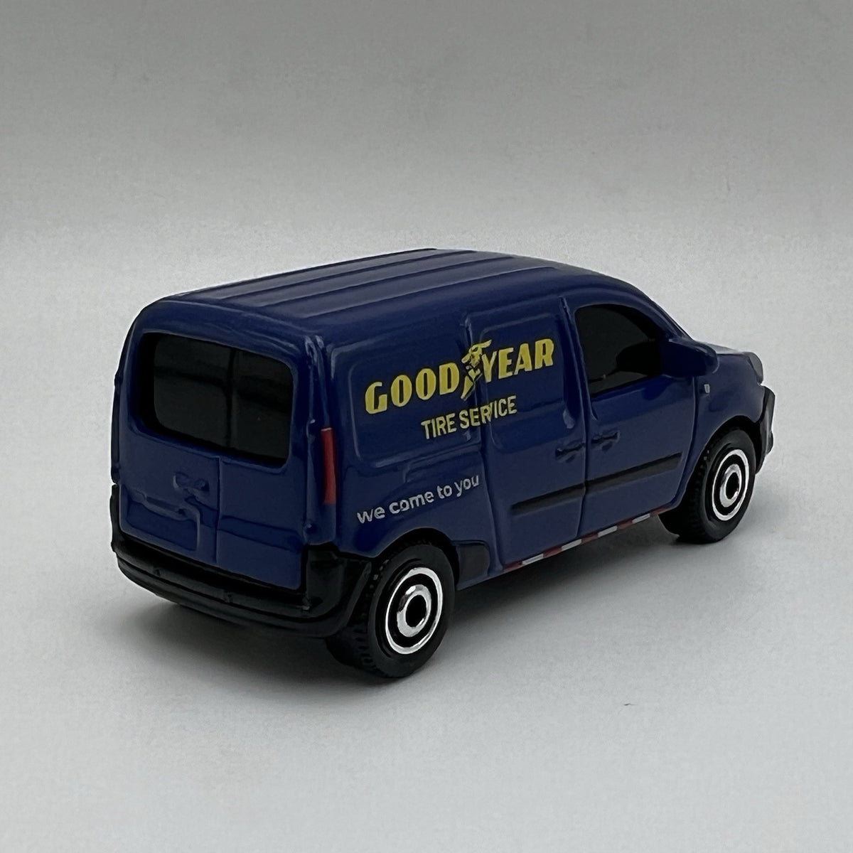 2018 18 Renault Kangoo Express Collectible 1/64 Scale Diecast Diorama Model