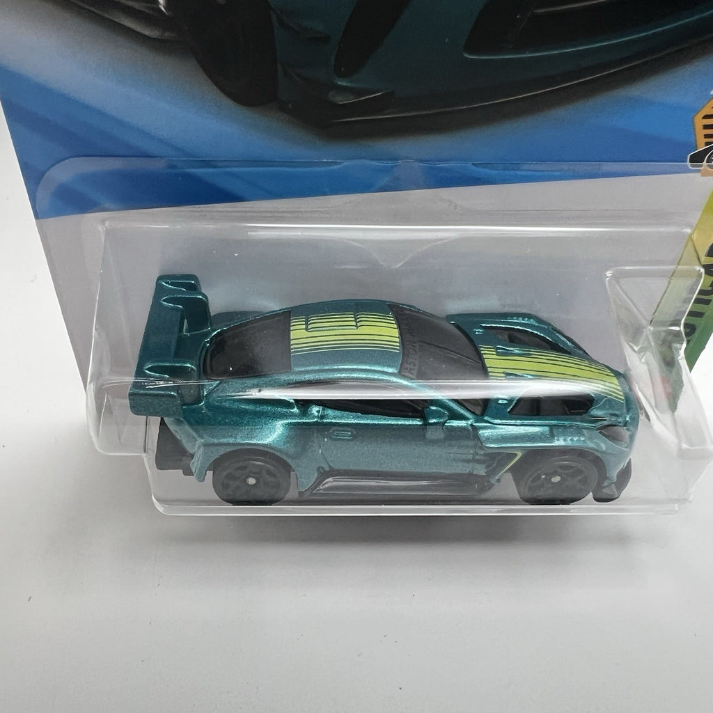 2024 Aston Martin Vantage GT3 #125 Exotic Cars, 2026 Hot Wheels Metallic Green