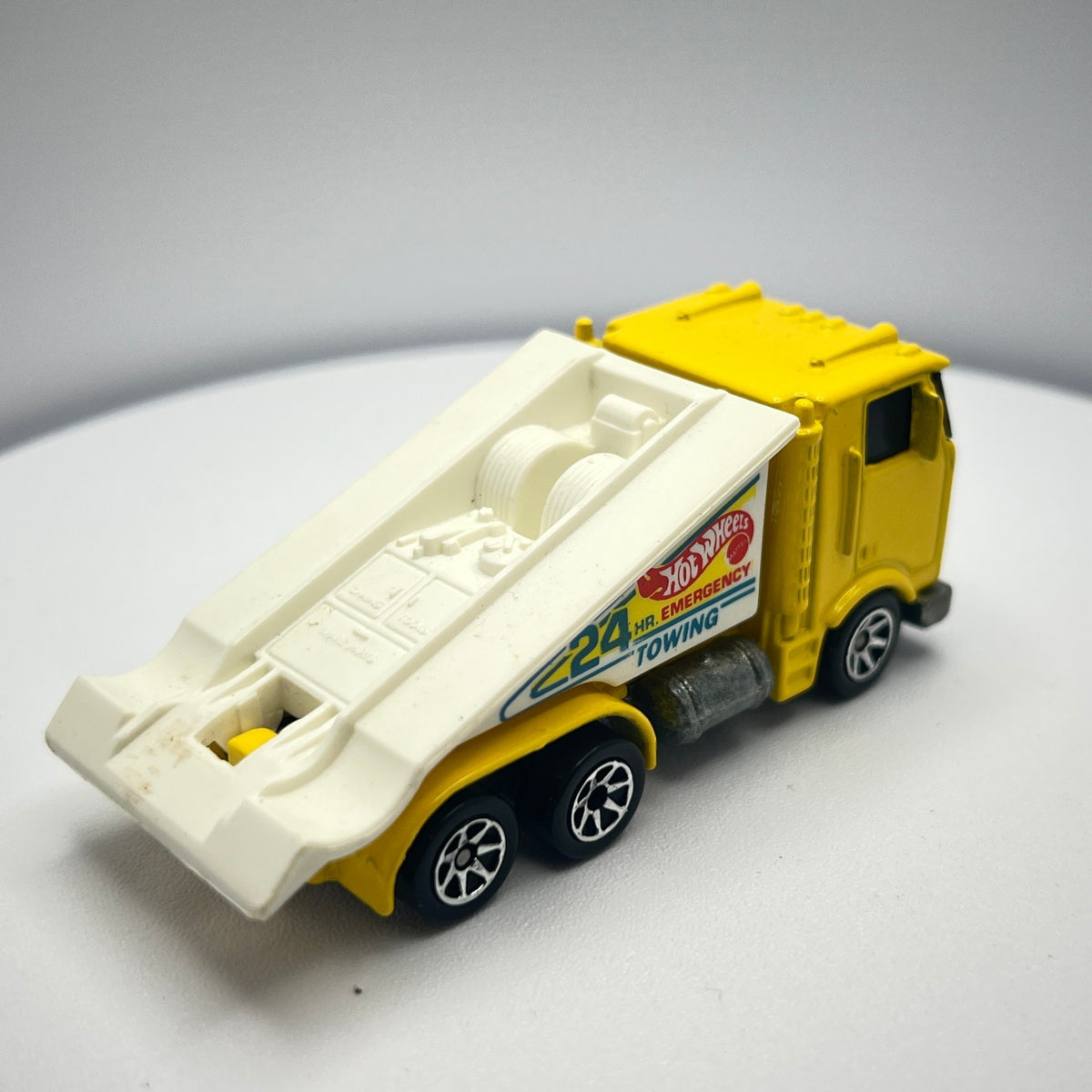 Hot Wheels Ramp Truck Yellow 24 HR Emergency Towing LOOSE 1/64