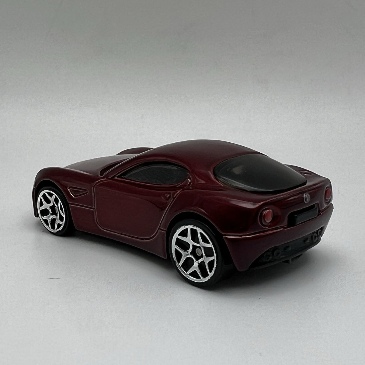 HOT WHEELS ALFA ROMEO 8C COMPETIZONE RED METALLIC 2013 Loose