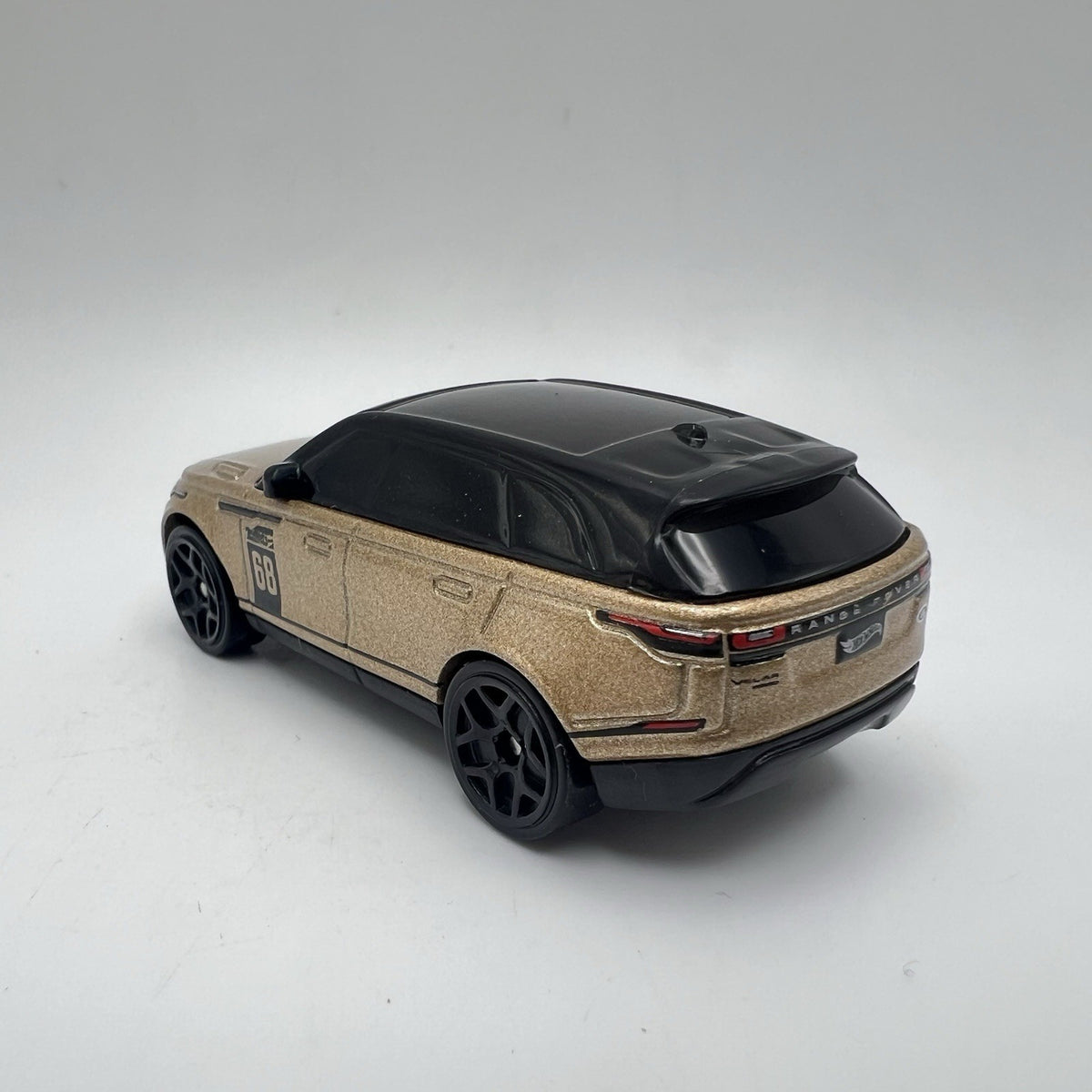 RANGE ROVER VELAR Diorama Collectible DieCast Model Truck 1:64 Gold LOOSE