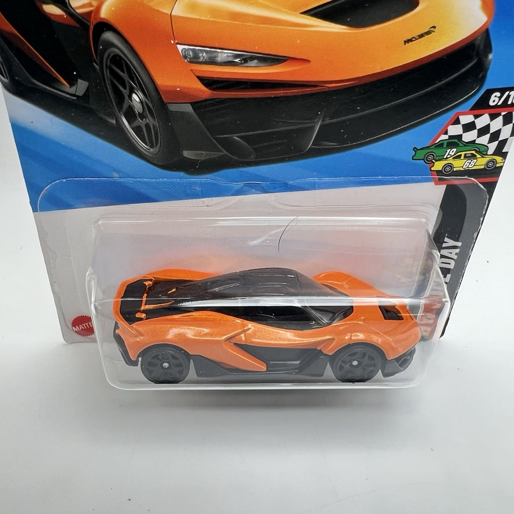 Hot Wheels 2025 McLaren’s W1 Race Day 6/10(142/250) Orange