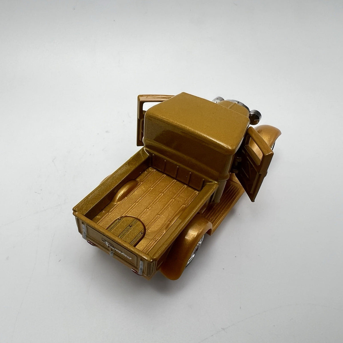 1932 32 Ford Pickup Collectible 1/64 Scale Diecast Diorama Model