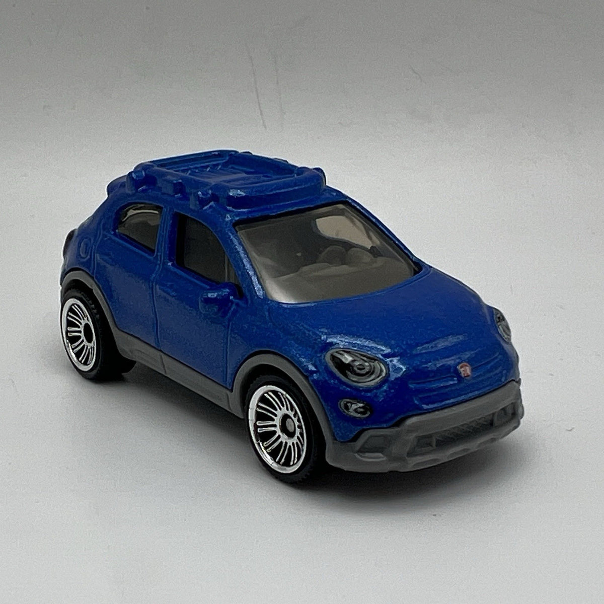 2016 16 Fiat 500X Collectible 1/64 Scale Diecast Diorama Model