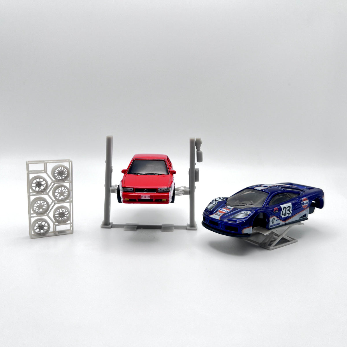 Scale 1:64 Garage Diorama, Rim Rack, 2 Post Lift and Scissor Lift *Hot Wheels*