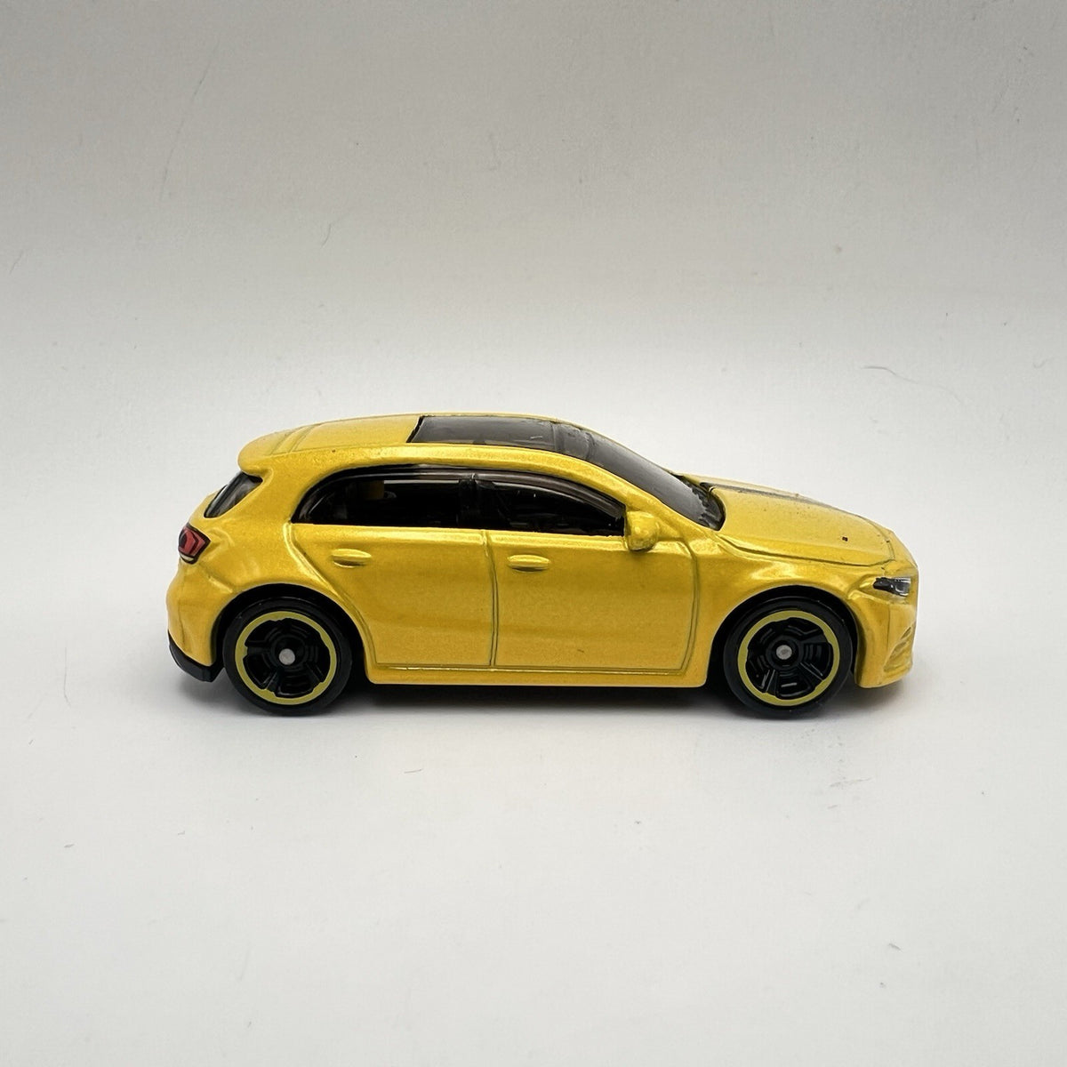 2019 19 Mercedes A Class Collectible 1/64 Scale Diecast Diorama Model