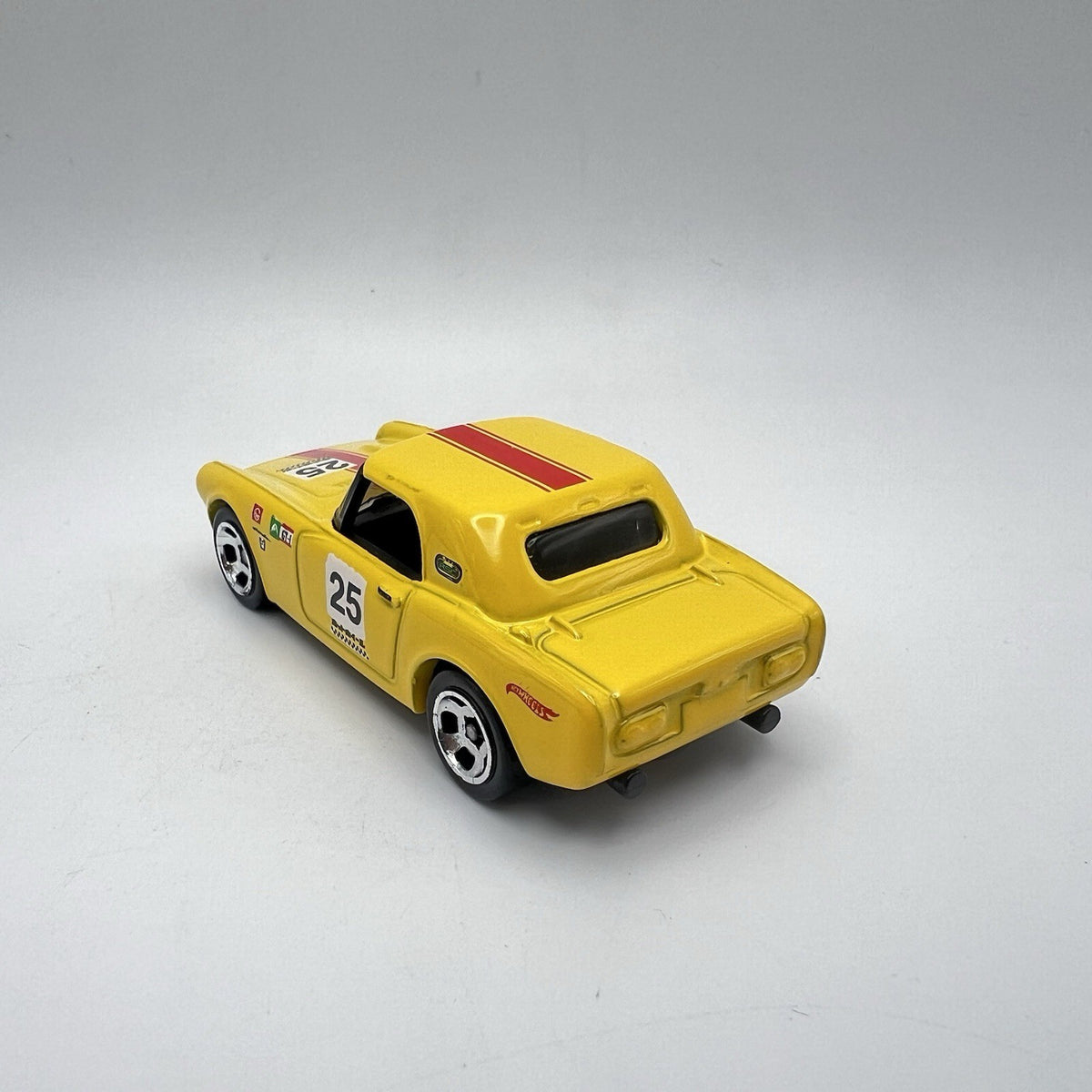 1966-1970 Honda S800 Racing Collectible 1/64 Scale Diecast Diorama Model