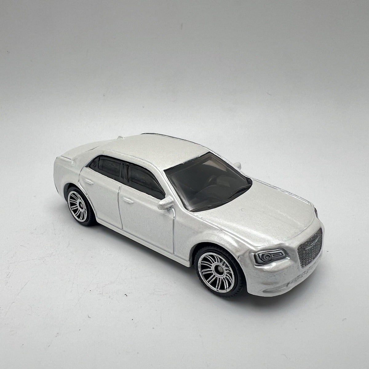 2015 15 Chrysler 300C Collectible 1/64 Scale Diecast Diorama Model