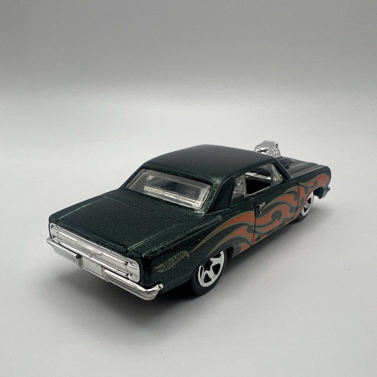1964 64 Chevy Chevelle SS Collectible 1/64 Scale Diecast Diorama Model
