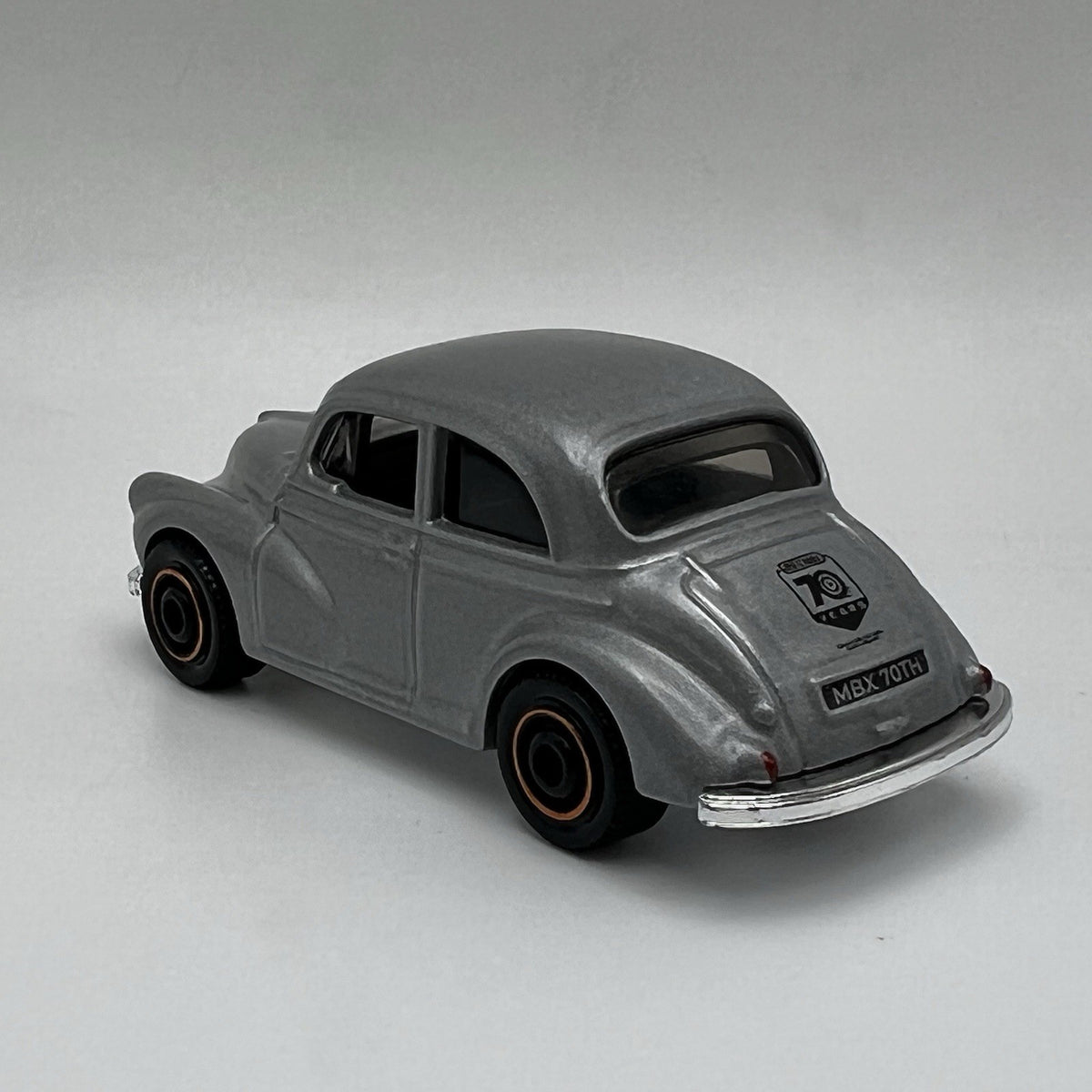 MORRIS MINOR SALOON 2 TWO DOOR 1:64 SCALE COLLECTIBLE DIORAMA DIECAST MODEL CAR
