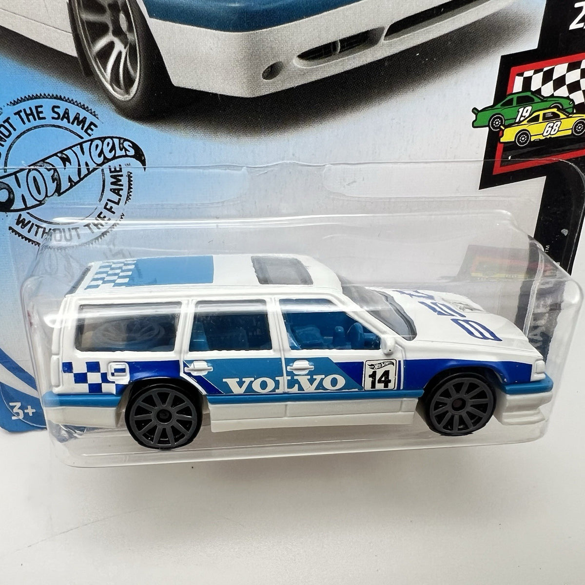 Hot Wheels Lot Of 2 Volvo 850 Estate Touring Cars 1/64 Red And White