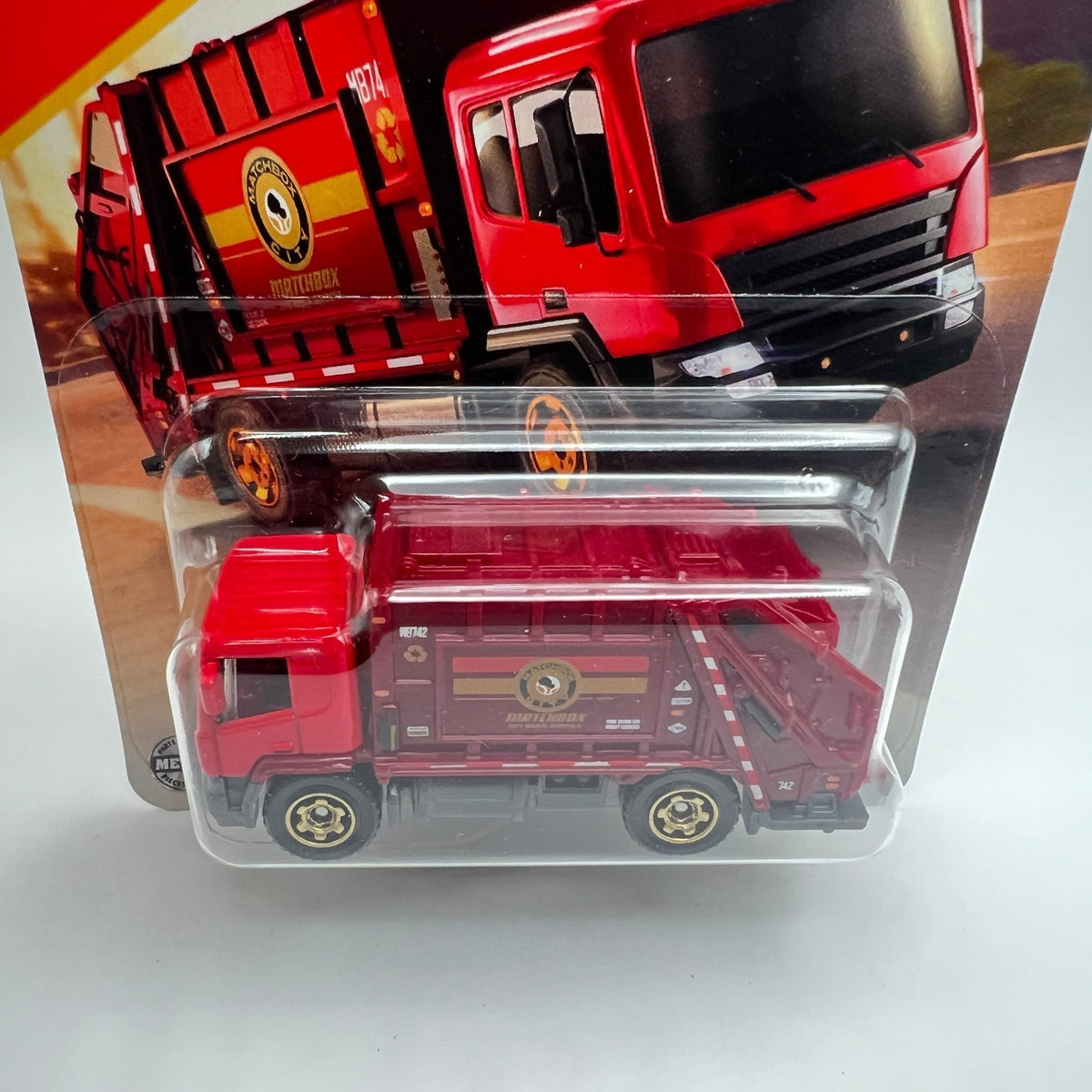 Matchbox Garbage King 99/125 Red MBX City 1:64 Scale Diecast Truck
