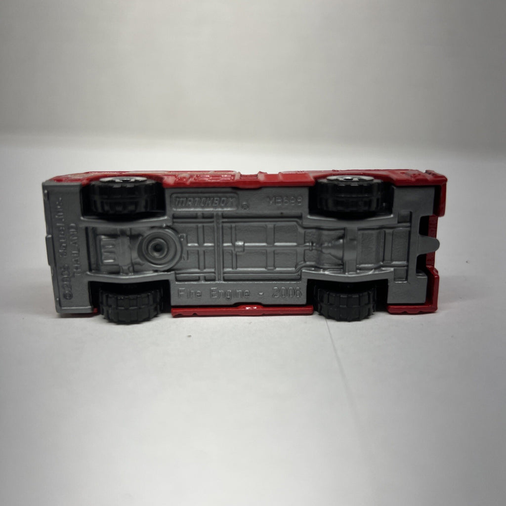 Matchbox Fire Engine MB698 2005 1:64 Scale Diecast Emergency Truck