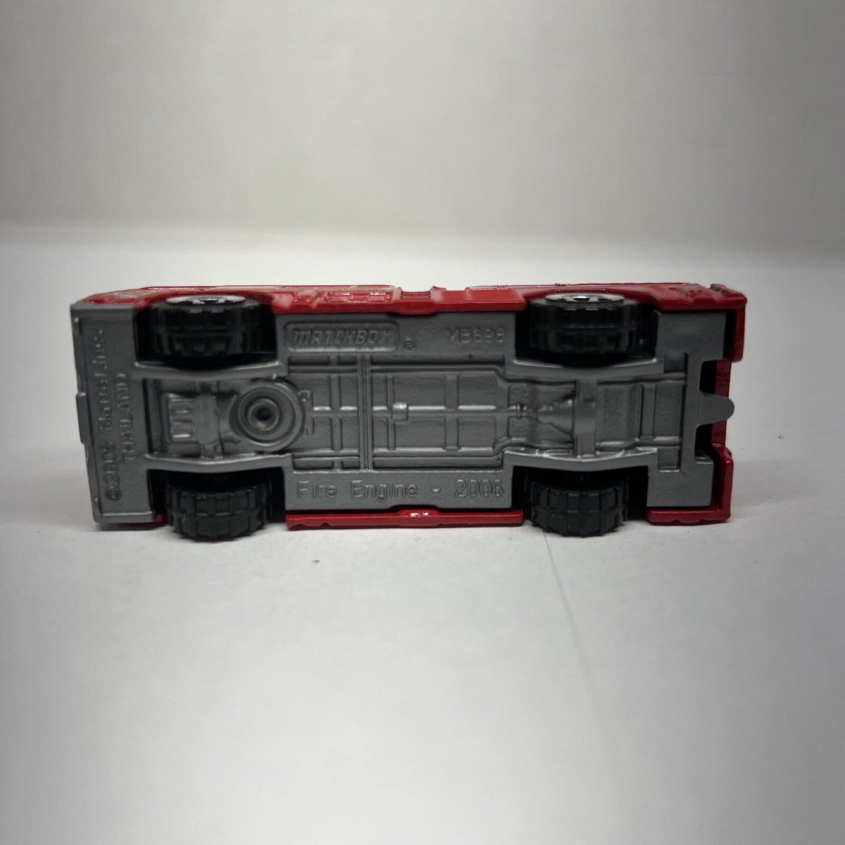 Matchbox Fire Engine MB698 2005 1:64 Scale Diecast Emergency Truck