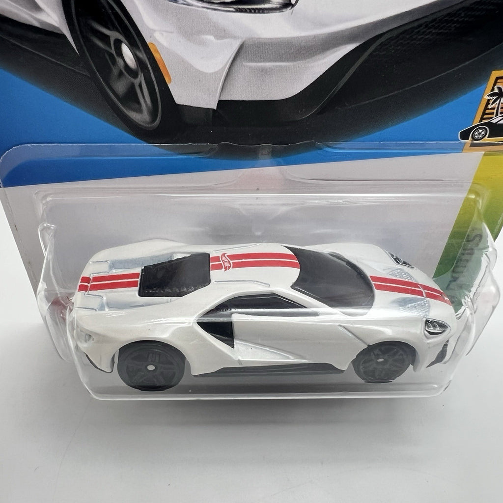 2024 Hot Wheels- '17 FORD GT HW EXOTICS White 9/10 Ready To Race 240/250