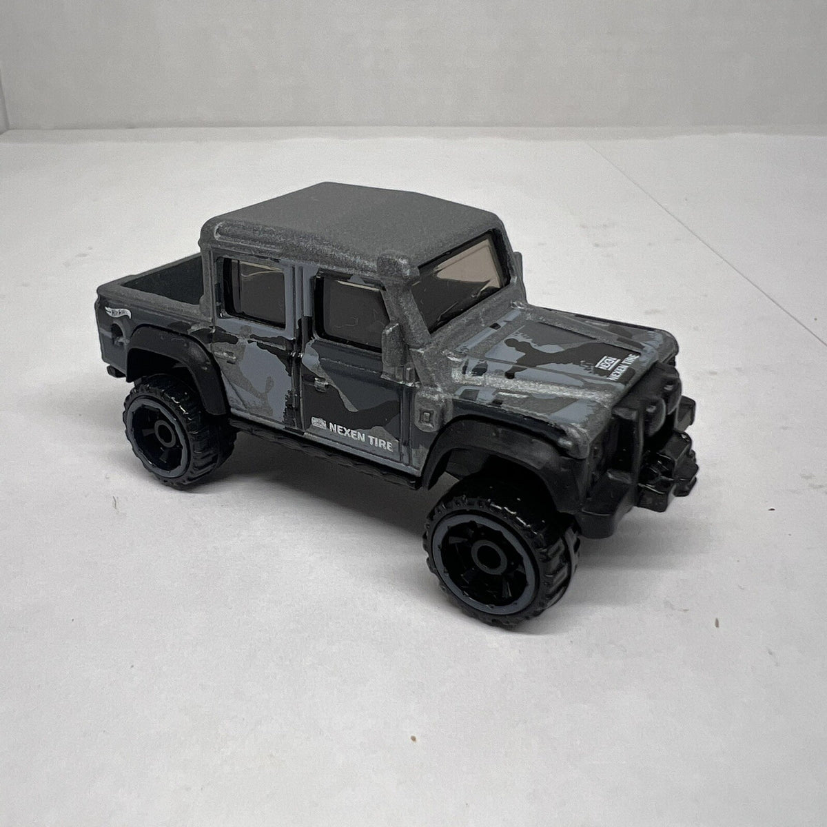 2018 Hot Wheels Loose Gray ‘15 Land Rover Defender Double Cab