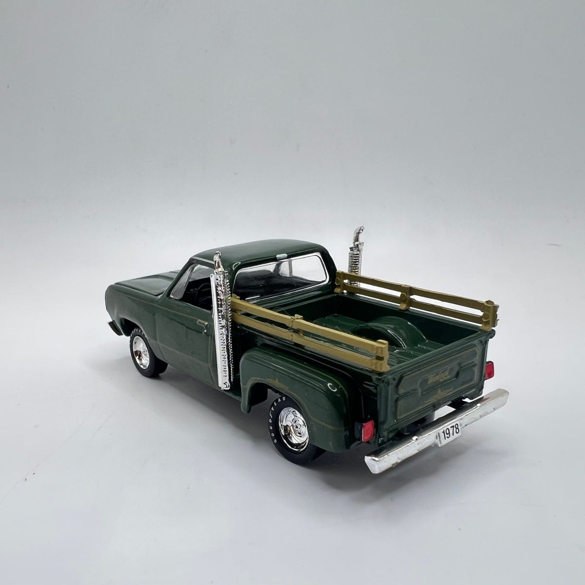M2 Machines 1978 Dodge Warlock Pickup Green LOOSE 1/64