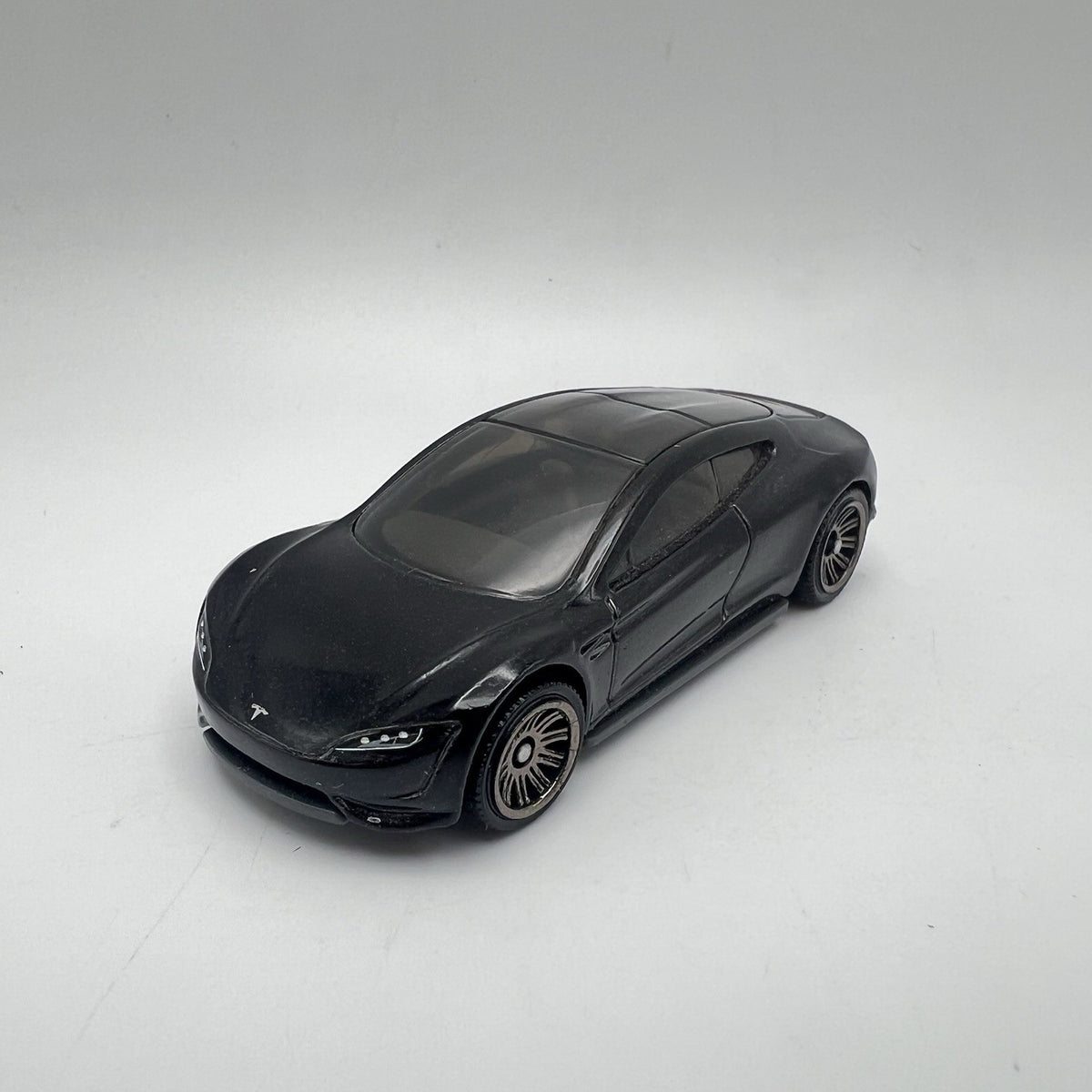 2024 24 Tesla Roadster Collectible 1/64 Scale Diecast Diorama Model