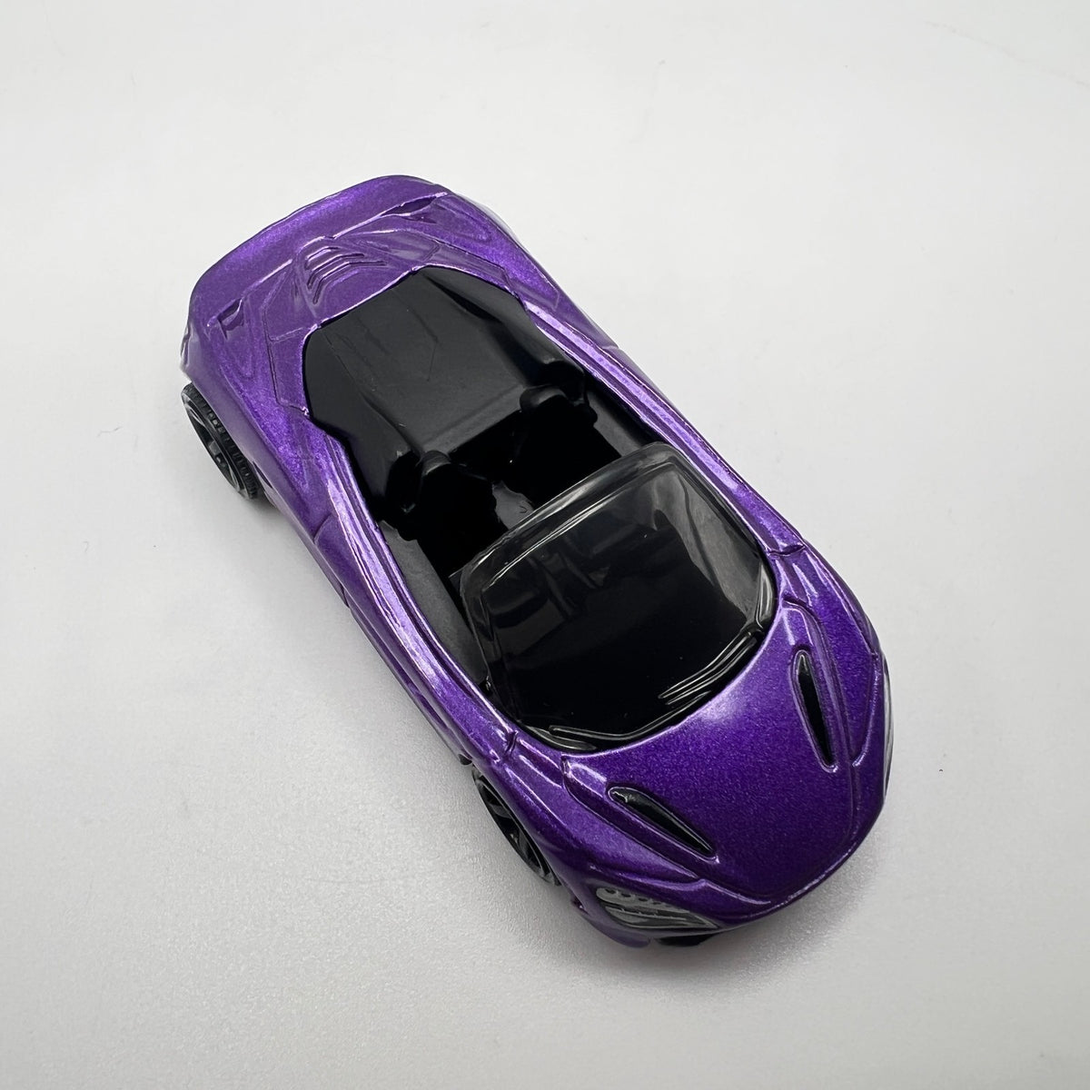 Matchbox 2019 McLaren 720S Spider Purple LOOSE 1/64