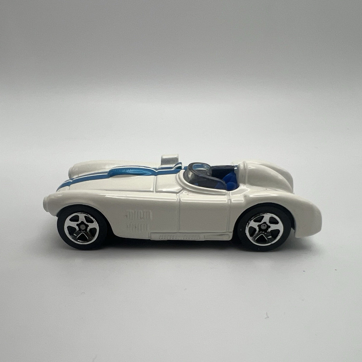 Hot Wheels 2001 *Loose* Cunningham C4R #051 White