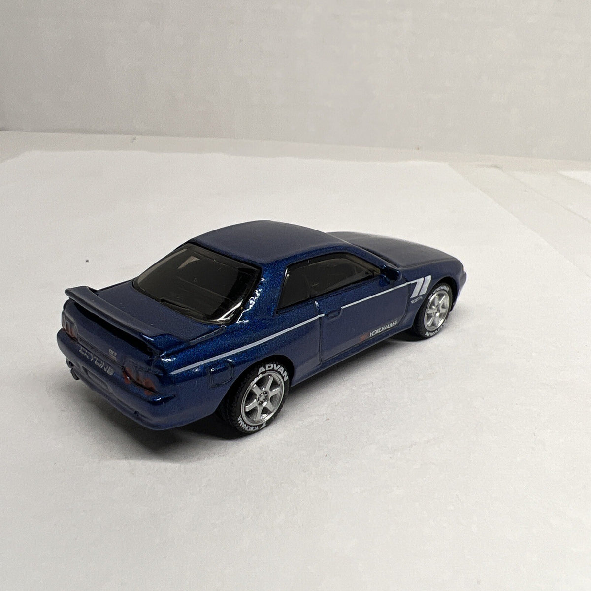 Hot Wheels Nissan Skyline GT-R R32 Dark Blue Custom With Real Riders