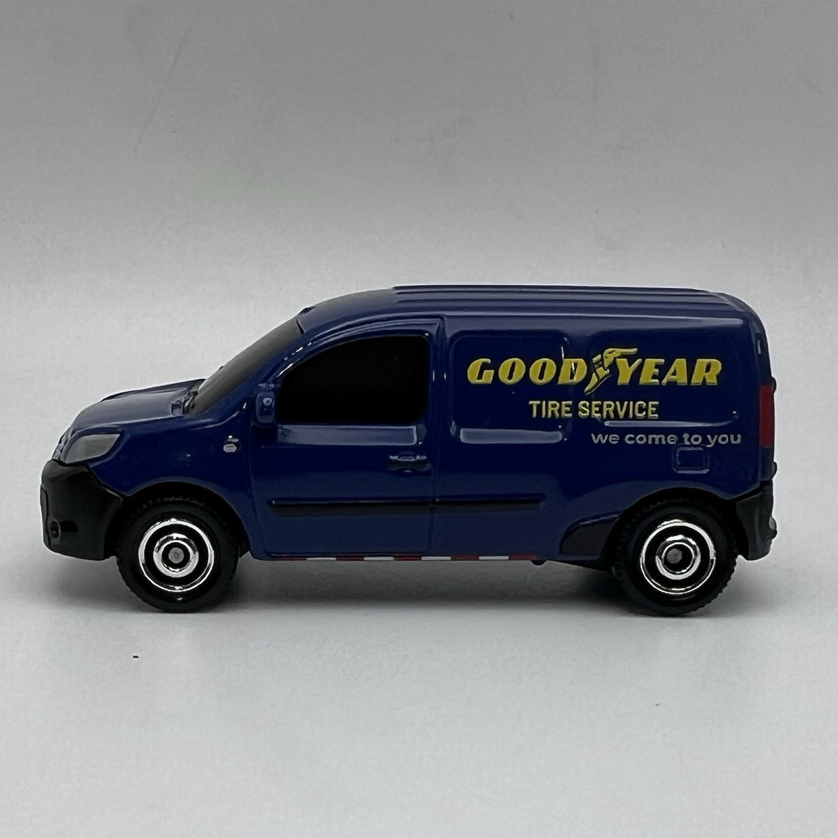 2018 18 Renault Kangoo Express Collectible 1/64 Scale Diecast Diorama Model