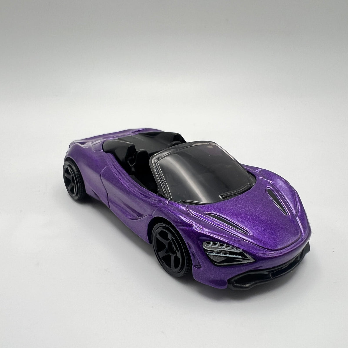 Matchbox 2019 McLaren 720S Spider Purple LOOSE 1/64